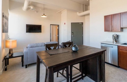Winnipeg Apartment | UNIT FOUR Executive Stay Fully Furnished One Bedroom Condo