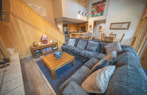 Mountain House Condo | Unit with Private Hot Tub & fast Walk to Lifts