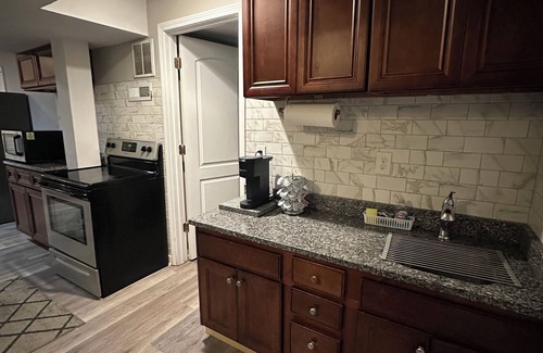 Chapel Hill Apartment | University Creek is a one bedroom apt. 3.5 miles from UNC on a small creek.
