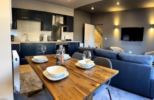 Loughborough Apartment | University Duplex Sleeps 6