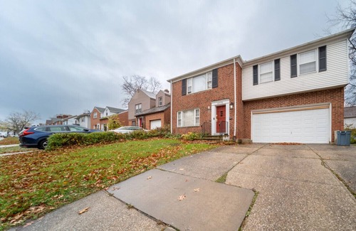 University Heights House | University Heights! 2 king beds (Upper Duplex) in prime location