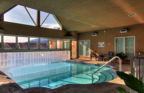 North End Condo | Unobstructed Lakeview/ Top Floor with Loft/ Sleeps 8