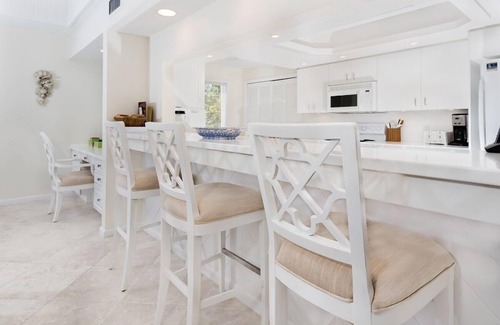 Sanibel Condo | Unparalleled Direct Gulf Views from this Elegant, Spacious, Top floor unit