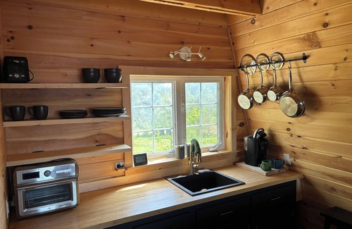 Corran Ban Cottage | Unplug and relax in this quiet retreat on the shores of Tracadie Bay