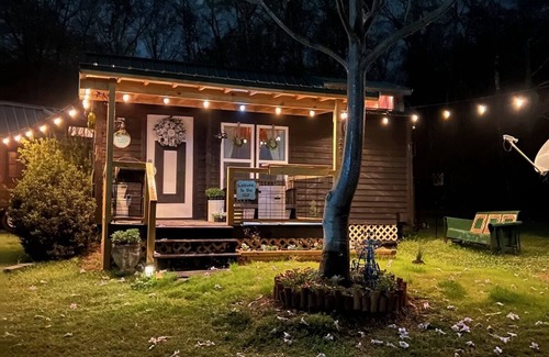 Georgia Coast House | Unplug and unwind in this tiny home featured on Season 1 HGTV Tiny house hunter.