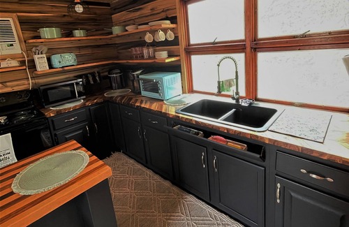 Manilla Cabin | Unplug & unwind at our little luxury cottage!