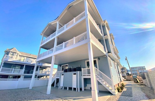 Townsend's Inlet House | Unrestricted views of the intercoastal waterway on 75th Street
