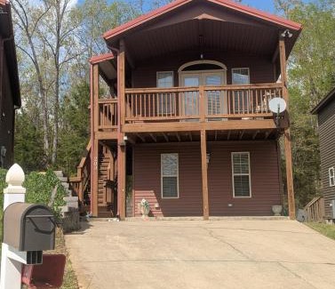 Gilbert House | Unrivaled Expeditions on Lake Murray
