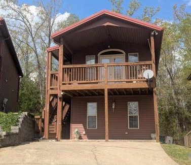 Gilbert House | Unrivaled Expeditions on Lake Murray