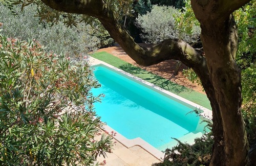 Aups Cabin | Unusual fully air-conditioned accommodation in the Verdon with free parking and swimming pool