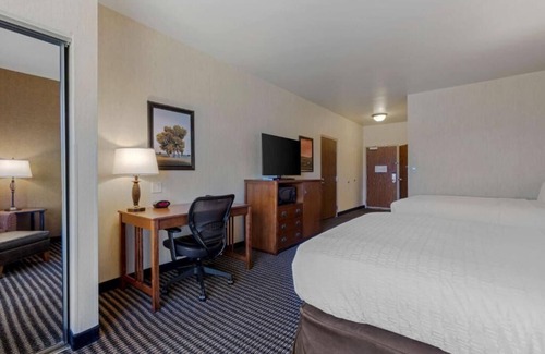 Bryce Canyon Hotel | Unwind and Explore in Bryce Canyon! Free Breakfast, Outdoor Pool, Free Parking!