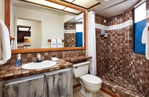 Catalina Island Hotel | Unwind and Relax in Charming Room Near Descanso Beach – 9 Min Walk to Shore