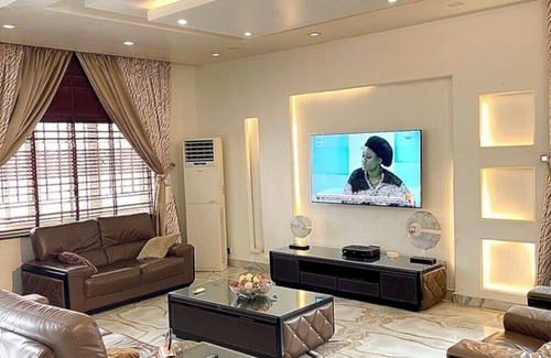 Abuja Apartment | Unwind in Luxury: Your Perfect Getaway Awaits at Our Family-Friendly Haven