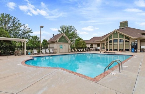 Blaine House | Unwind in style at our Cozy-lakefront townhome retreat. Conveniently located.