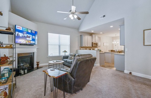 Adairsville House | Unwind In This Outdoorsy Stay Near Sporting Range