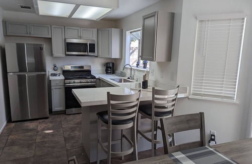 Las Vegas House | Up to 7-Guests, modernized home for vacationers and remote worker