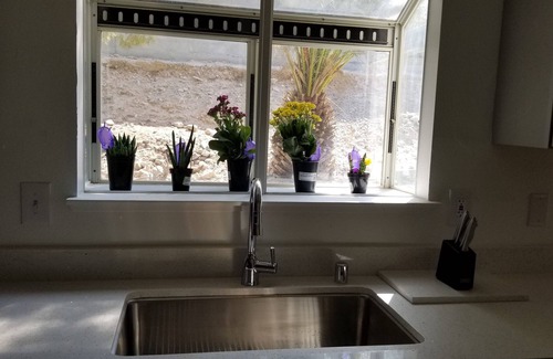 Las Vegas House | Up to 7-Guests, modernized home for vacationers and remote worker