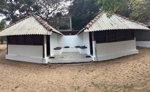 Pottuvil Division 2 House | Upali Beach Surf Resort & Café