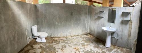 Pottuvil Division 2 House | Upali Beach Surf Resort & Café