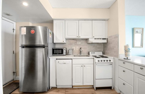 Crescent Beach Condo | Updated 1-Bedroom Oceanfront Condo| Carolina Reef - 704