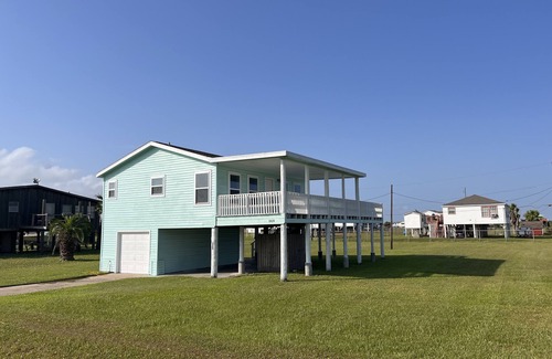 Galveston House | Updated 2 bedroom steps from the bay and the ocean!