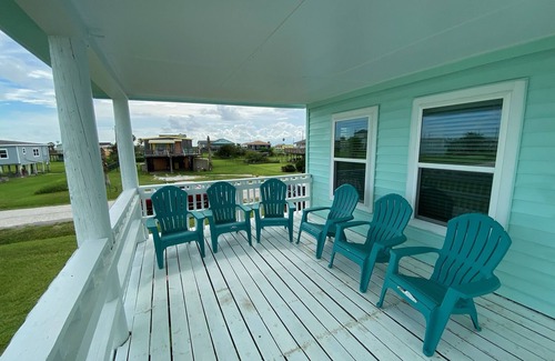 Galveston House | Updated 2 bedroom steps from the bay and the ocean!