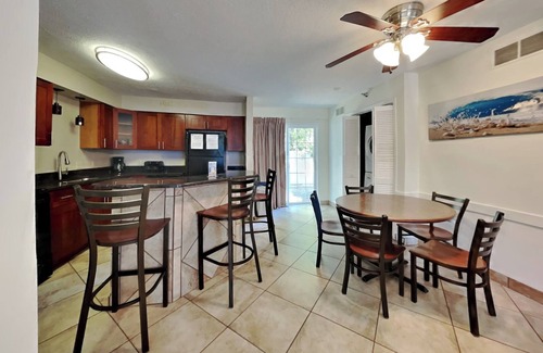 Put-in-Bay Condo | Updated 2 BR Pool View Condo - 3 minutes From Downtown Put-in-Bay Ohio - CON1