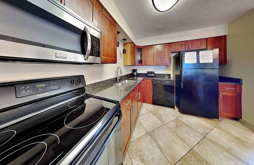 Put-in-Bay Condo | Updated 2 BR Pool View Condo - 3 minutes From Downtown Put-in-Bay Ohio - CON1