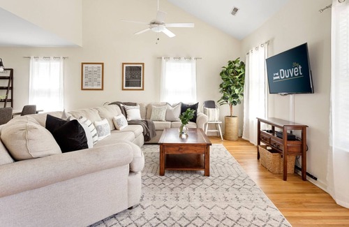 Cannonborough Elliotborough House | Updated 3 BD/ 2.5BA Downtown CHS
