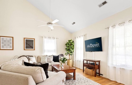 Cannonborough Elliotborough House | Updated 3 BD/ 2.5BA Downtown CHS