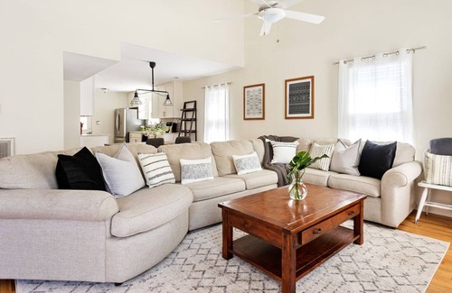 Cannonborough Elliotborough House | Updated 3 BD/ 2.5BA Downtown CHS