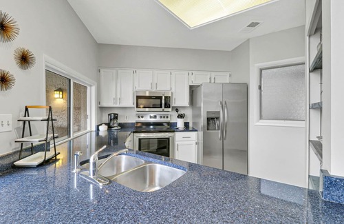 Palmetto Dunes Villa | Updated 3 bedroom Villa in Shelter Cove with Community Pool