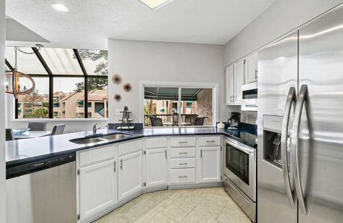 Palmetto Dunes Villa | Updated 3 bedroom Villa in Shelter Cove with Community Pool