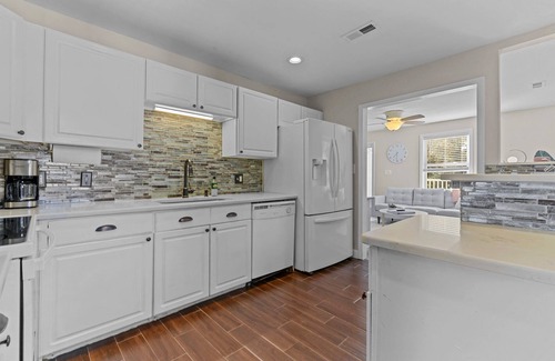 Southwest Raleigh House | Updated 4BR Downtown South District w Skyline View