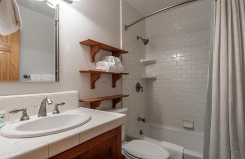 Mammoth Lakes House | Updated 5 Bedroom 3 bathroom townhome Slopeside at 1849 Condos 671 sleeps 10