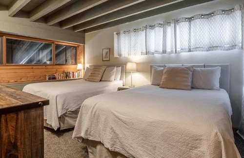 Mammoth Lakes House | Updated 5 Bedroom 3 bathroom townhome Slopeside at 1849 Condos 671 sleeps 10
