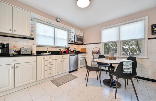 A-Zone Cottage | Updated A-Zone Beach Block+, 2 Bedroom, 2 Bath, Sleeping 6,