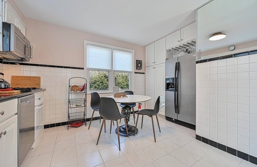 A-Zone Cottage | Updated A-Zone Beach Block+, 2 Bedroom, 2 Bath, Sleeping 6,
