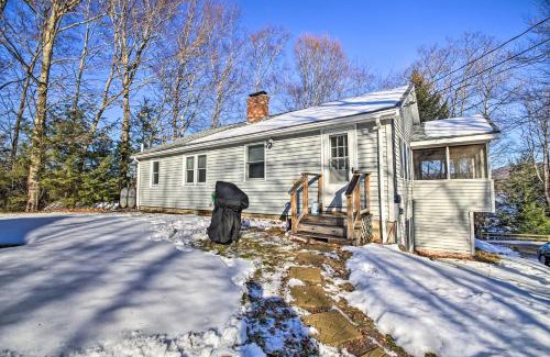 Bristol House | Updated Bristol Lakehouse with Kayaks and Beach Access