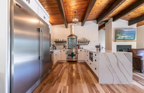 Sunnyside House | Updated Cabin near Beach&Ski HotTub Sauna Pets EV