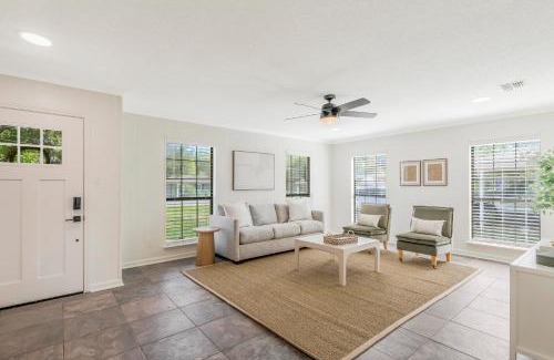 Lafayette House | Updated & centrally located 3 Bed