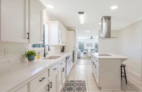 Lafayette House | Updated & centrally located 3 Bed