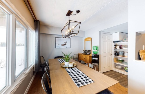 The Blue Mountains Condo | Updated condo with gas fireplace, private sauna, WiFi, central A/C, & W/D