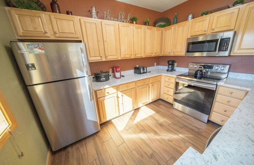 Mountain House Condo | Updated condo with amazing views and hot tub/pool