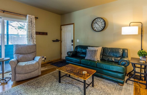 Sunriver Condo | Updated condo with Pine Forest Views, Bikes - POWDK7