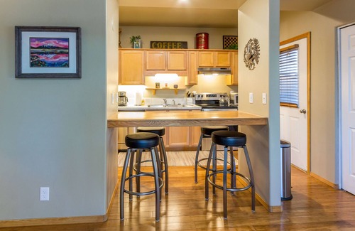 Sunriver Condo | Updated condo with Pine Forest Views, Bikes - POWDK7