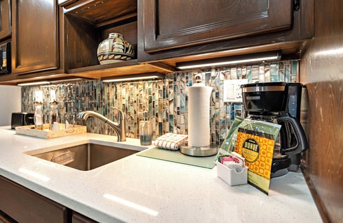 Northeast Santa Fe Hotel | Updated Fort Marcy Condo, Walk to Plaza, Full Features, Great Amenities