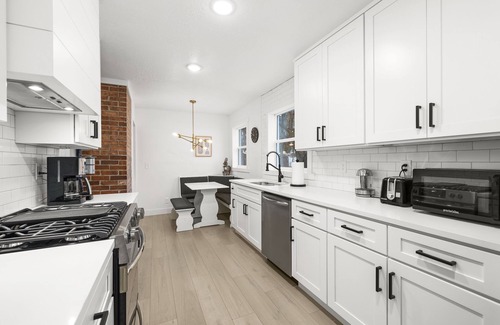 Sugar House House | Updated Home in Sugarhouse with Loft and Hot Tub. Short Drive to Ski Resorts!