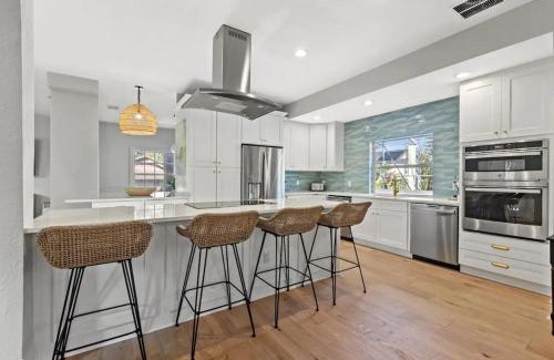Tarpon Springs House | Updated Home w Heated Pool, Near Beaches - Five-Bedroom House