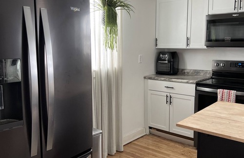 Kearney House | Updated kitchen, Close to downtown, Pet friendly, Privacy fenced backyard!